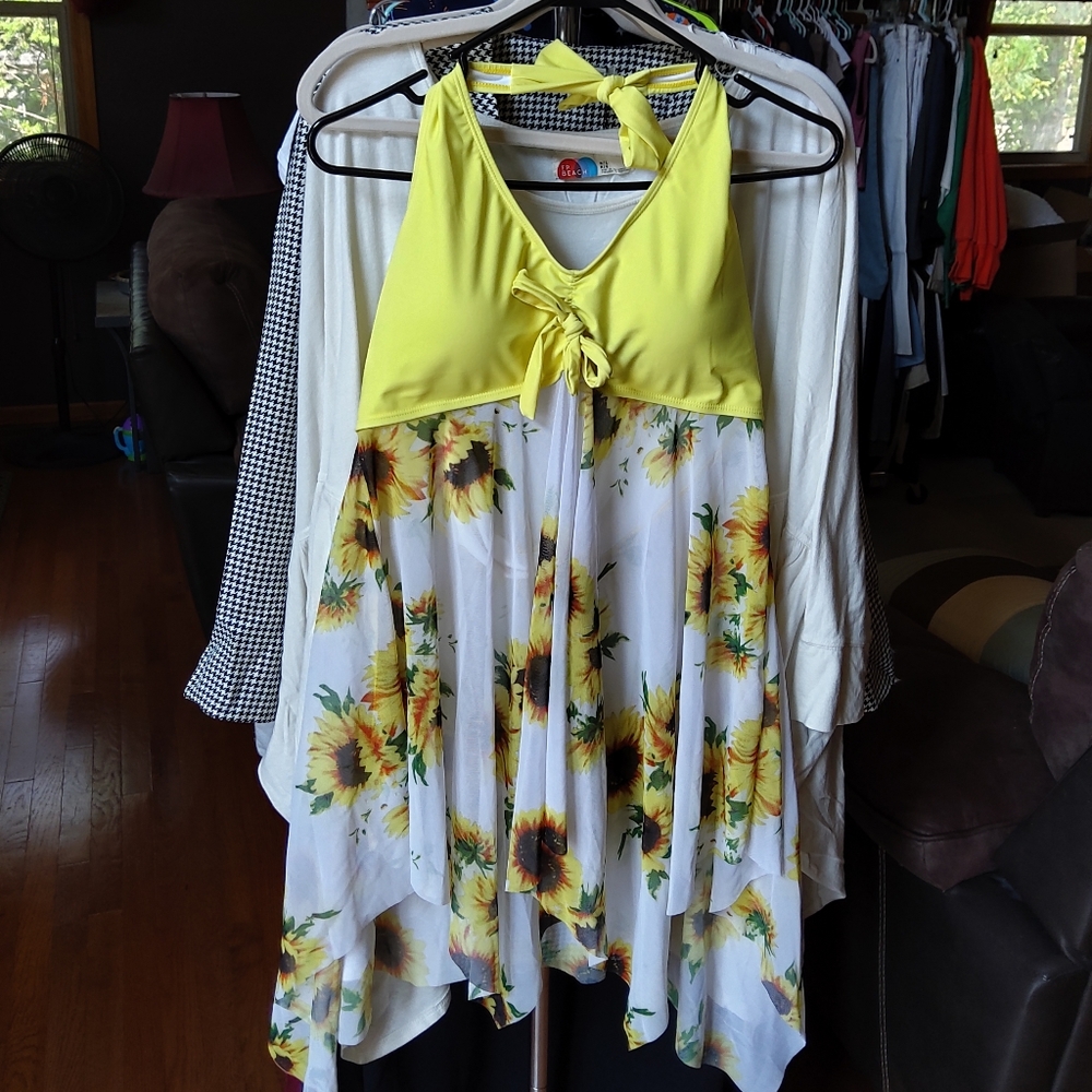 RoseGal Women's Sunflower Swim Top NWOT - 1X/16 - Picture 6 of 9